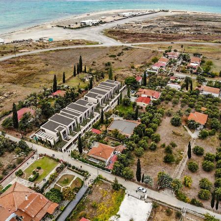 Serene Seafront Villas เนอาอิรากลีอา ภายนอก รูปภาพ