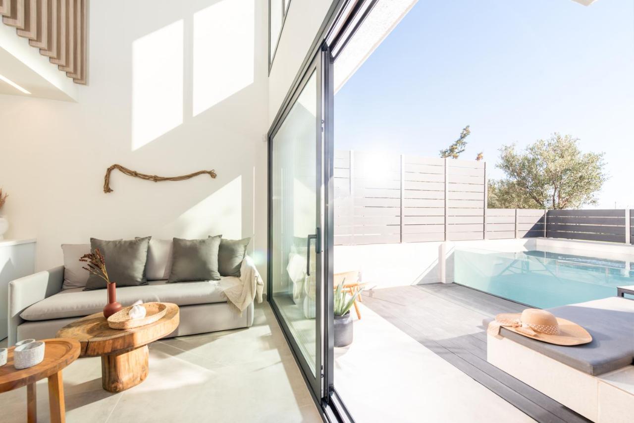 Serene Seafront Villas เนอาอิรากลีอา ภายนอก รูปภาพ
