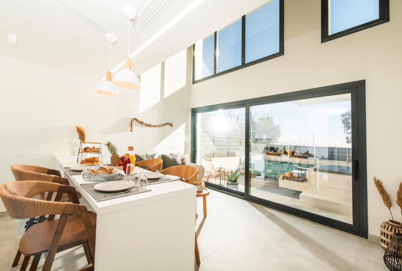 Serene Seafront Villas เนอาอิรากลีอา ภายนอก รูปภาพ