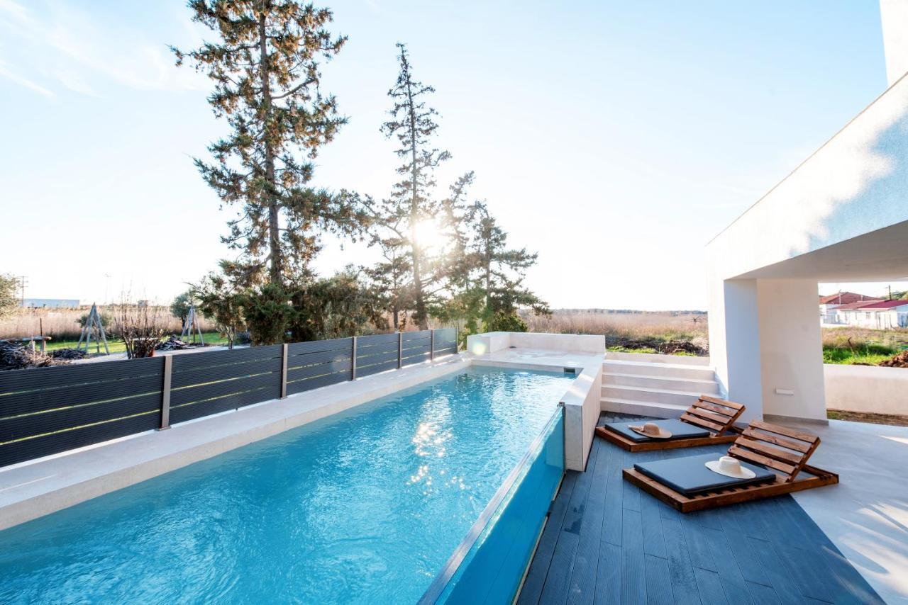 Serene Seafront Villas เนอาอิรากลีอา ภายนอก รูปภาพ