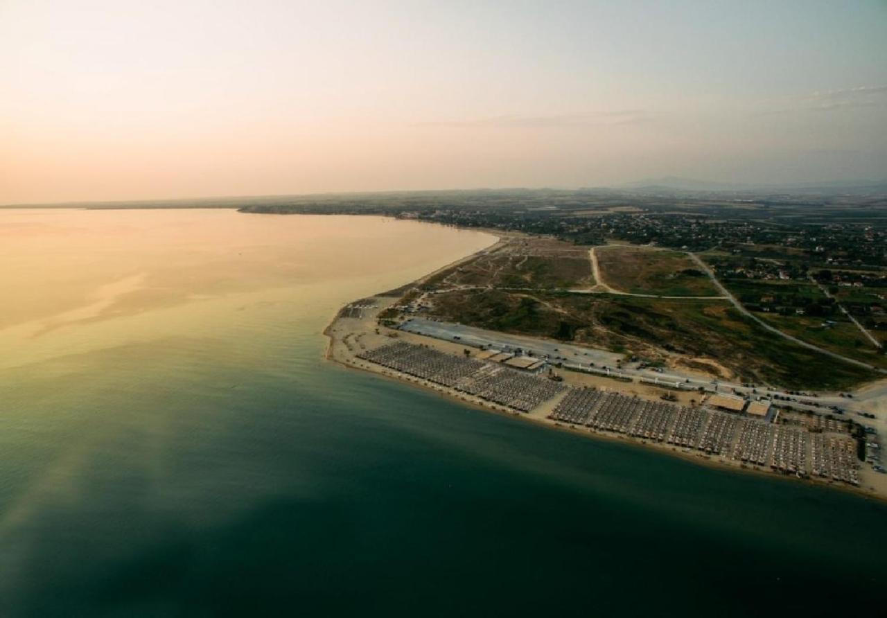 Serene Seafront Villas เนอาอิรากลีอา ภายนอก รูปภาพ